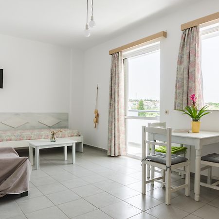 הרסוניסוס Happiness Apartments מראה חיצוני תמונה